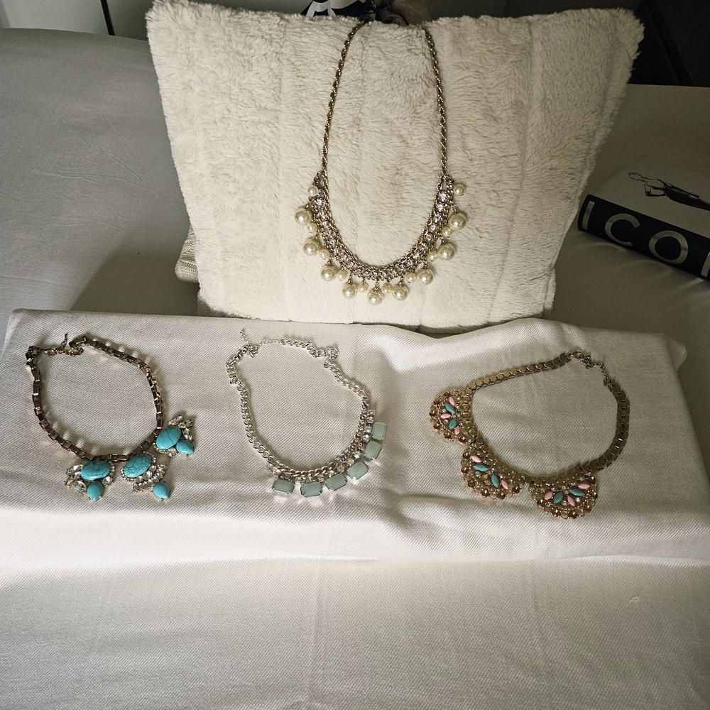 Elegant Gold and Pearl Necklace Set